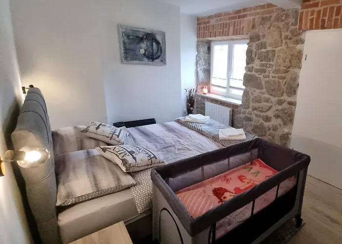 アパート Orhideja